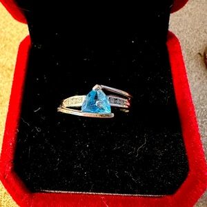 10k white gold blue topaz and diamond accented ring size 7